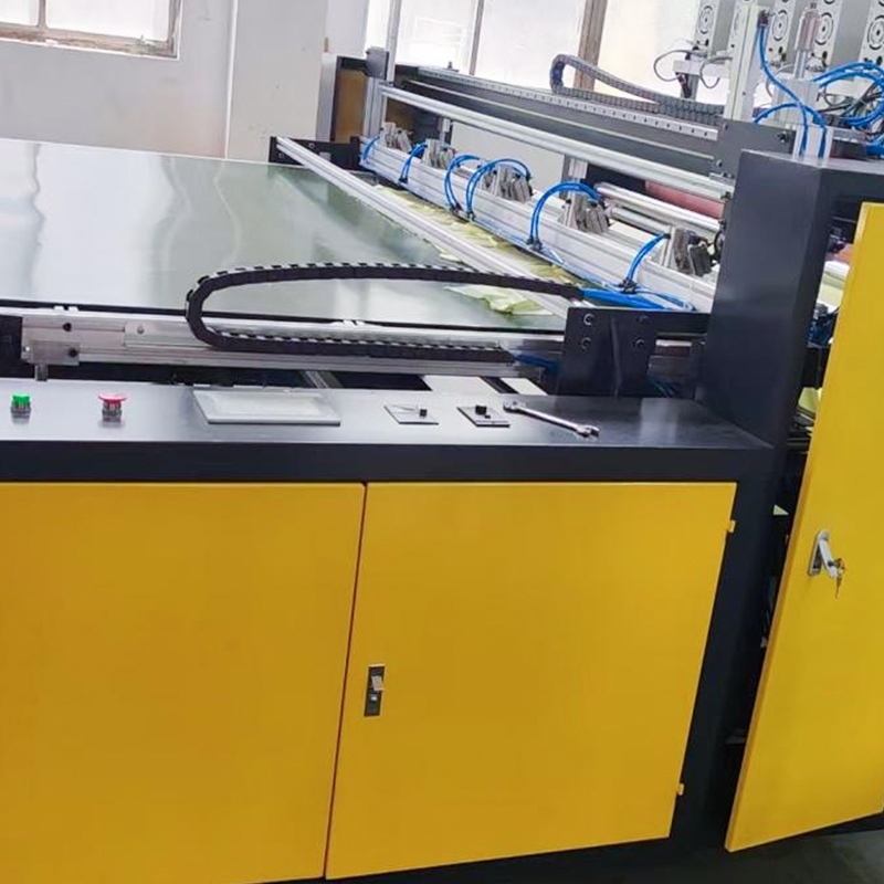 AH-2200 Ultrasonic Slitting and Cross-Cutting Machine AH-2200 Ultrasonic Slitting and Cross-Cutting Machine